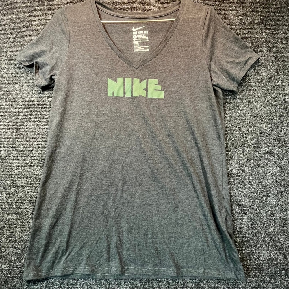Nike V-Neck T-Shirt Womens L Gray Tri-Blend Athletic Graphic Short Sleeve Tee